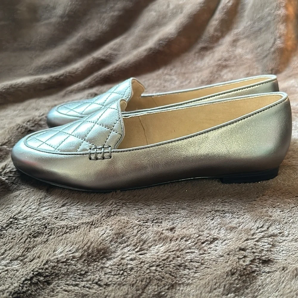 NWOB TALBOTS Ryan Quilted Metallic Silver Leather Flats Sz 6